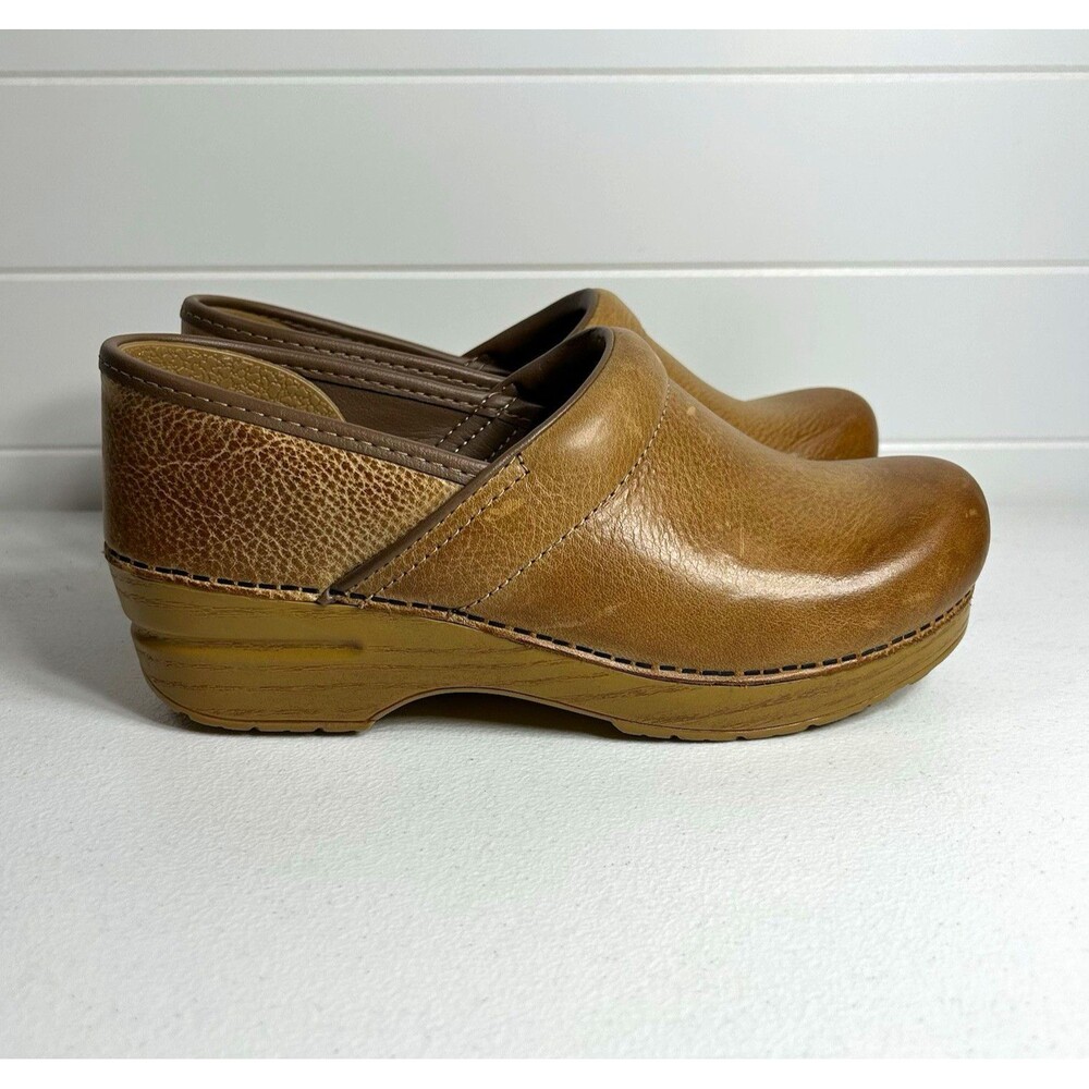 Dansko Professional Women’s Honey Brown Leather Slip On Clogs Wide EU 38 US 8